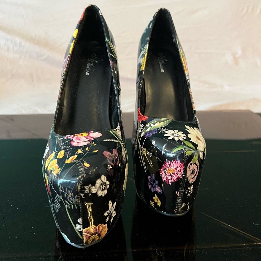 Ami clubwear black platform heels,7.5, 6.5 in heel, and a 3 in platform. - Picture 2 of 5